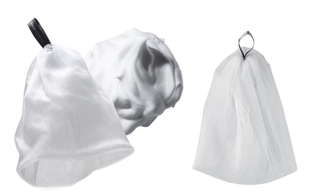 メンズの毛穴ケアで、泡立てネット(洗顔ネット)を使ってケアしたい人向けに商品を紹介する画像