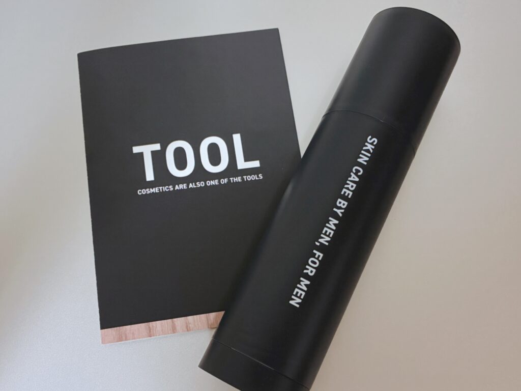 TOOL(ツール)「オールインワンセラム」のボトルとカタログの画像